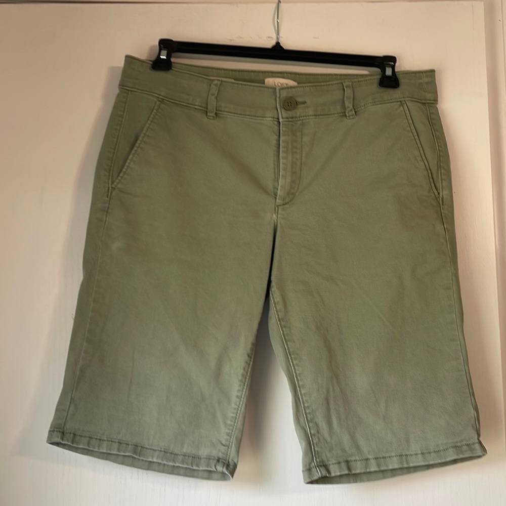 Women’s Loft Khaki Green Shorts, Size 12